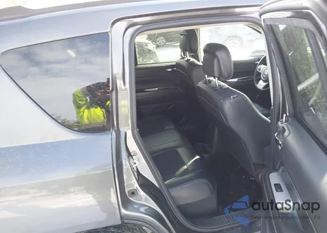 2016 Jeep Compass Latitude z USA, uszkodzony, nr VIN 1C4NJCEA0GD676490